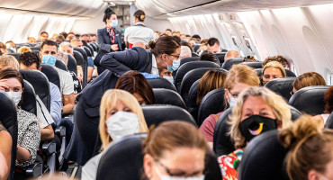 Visoke kazne za putnice koje su grizle osoblje zrakoplova