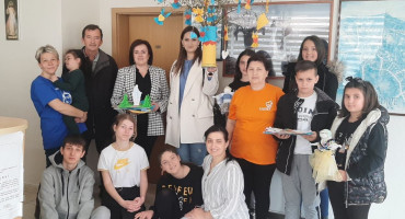 ZA USPOMENU I ZAHVALU Mali Ukrajinci prijateljima iz Hercegovine na odlasku uručili poklone