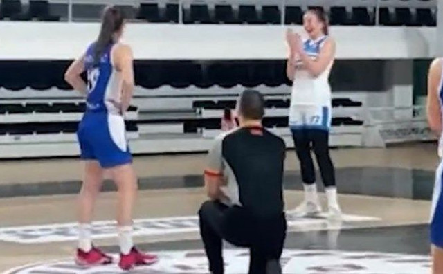 Sudac u Crnoj Gori zaprosio košarkašicu dok se ona pripremala izvesti slobodna bacanja