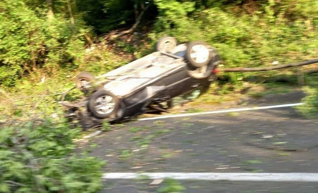ŽITOMISLIĆI Automobil završio na krovu, četiri osobe su ozlijeđene