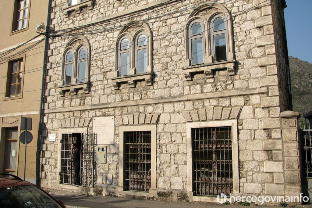 PROSVJETIN ROĐENDANSKI PROGRAM Večeri poezije, predstava, izložbe...