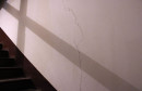 Mostarku Marijelu nedavni potres je otjerao kod prijateljice, na kući nema zida koji nije oštećen i prijeti joj urušavanje
