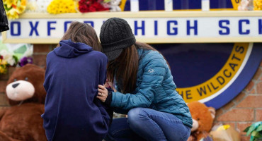 MASAKR U ŠKOLI Skoro 20 policajaca čekalo ispred učionice dok su djeca pozivala u pomoć