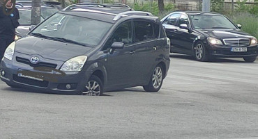 Automobil upao u šaht na novoizgrađenoj prometnici u Mostaru