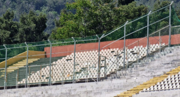 Epilog derbija: Na stadionu pod Bijelim Brijegom stradale stolice