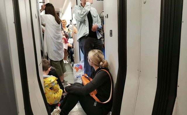 NEUGODNO PUTOVANJE Stajali dva sata i sjedili na podu u vlaku do Čapljine