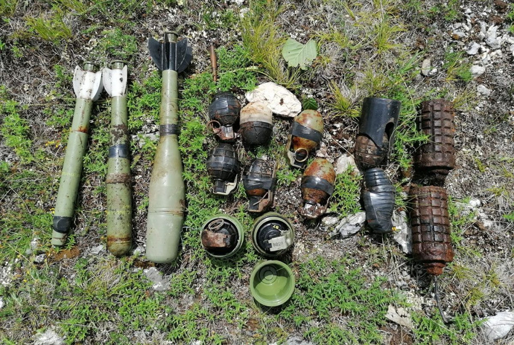 Iz više pećina na području Livna, Tomislavgrada i Kupresa izvučene velike količine oružja, bombi i mina