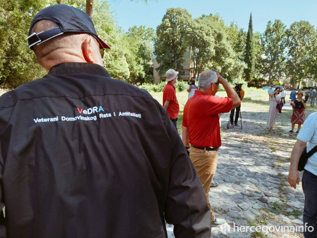 ANTIFAŠISTI NA PARTIZANSKOM GROBLJU "Ovo su ljudi lomili satima, policija mora otkriti počinitelje"