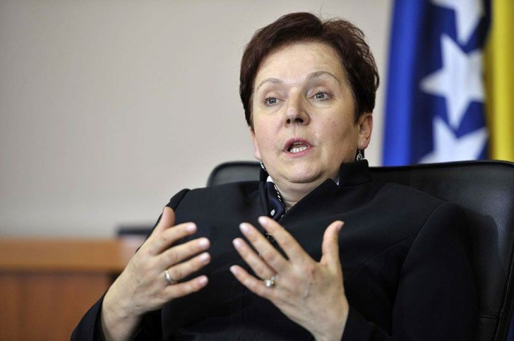 PENDEŠ BRANILA POVIŠICU POLITIČARIMA Populizam joj je da se spriječi povećanje plaća za 500 maraka onima koji ih imaju i do 8 tisuća