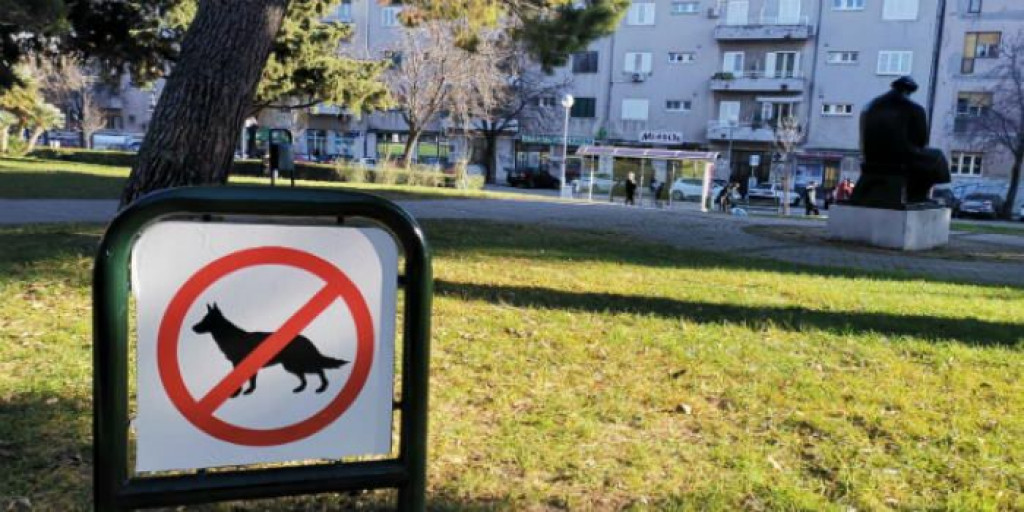 Belgijski ovčar izgrizao trogodišnju djevojčicu na ulazu u park, otac probao psu rastvoriti čeljust