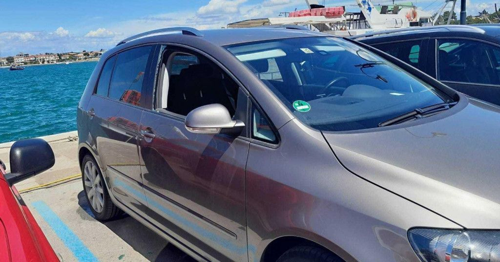 IZBJEGNUTA TRAGEDIJA U HRVATSKOJ Vatrogasci iz auta spasili bebu, roditelji za to vrijeme u dječjim kolicima vozali psa