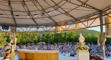 ŠAKOTA NAJAVIO Prvi put u povijesti Mladifesta u Međugorje dolazi mostarski biskup