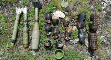 Iz više pećina na području Livna, Tomislavgrada i Kupresa izvučene velike količine oružja, bombi i mina