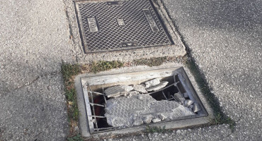 MJEŠTANI MOSTARSKOG NASELJA "Samo je pitanje dana kad će netko upasti u rupu i ostati bez točka"