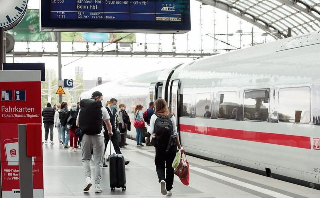 NEMA VIŠE MUŠKO-ŽENSKO Od iduće godine u njemačkim vlakovima zabranjeno oslovljavanje s 'gospodin' ili 'gospođa'