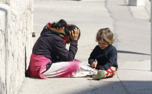 S POVRATKOM TURISTA Sve veći broj maloljetnih prosjaka u Mostaru
