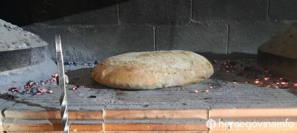 vijesti,domaći kruh,kruh ispod peke,sač,Tomislavgrad,obitelj Baković