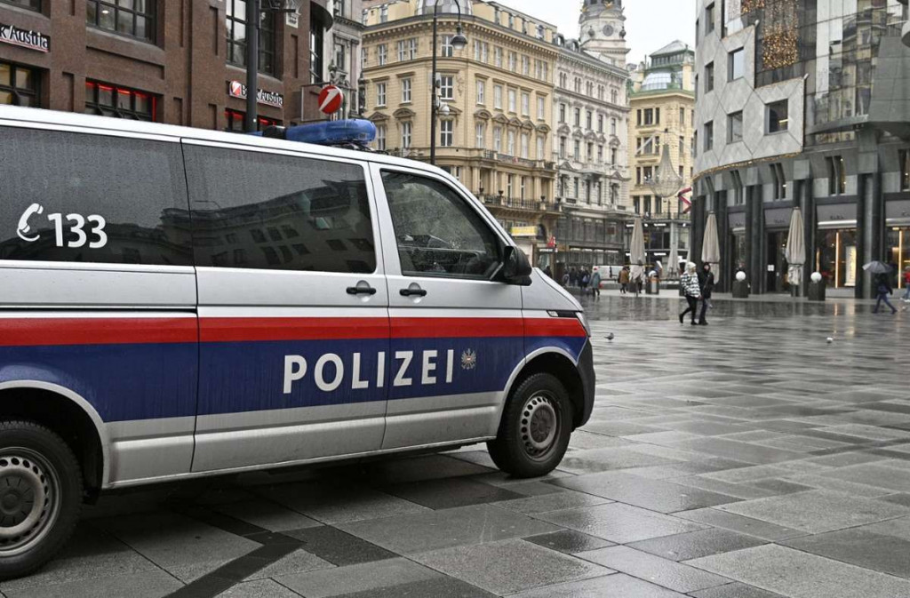 POLICIJA U ŠOKU Grupa "Arapa" usred Beča okružila dvije djevojke i seksualno ih zlostavljali