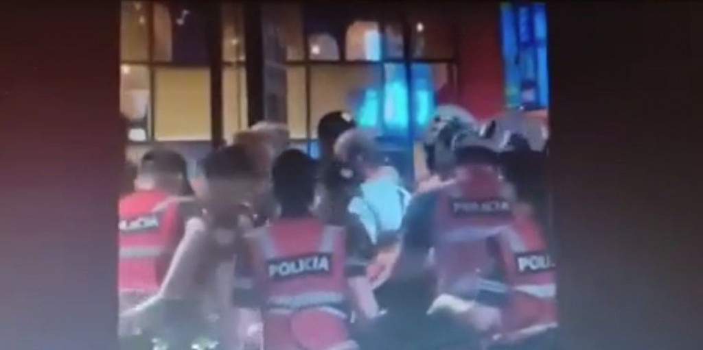 Objavljena snimka kako albanska policija mlati navijače Zrinjskog Screenshot-2_36290638