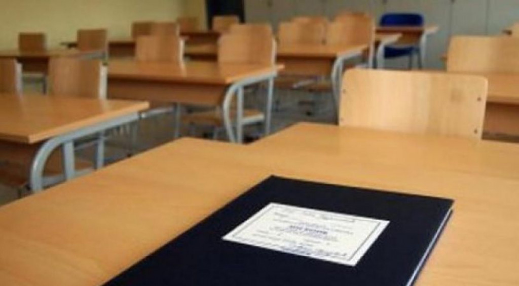 BOSNA I HERCEGOVINA Zemlja staraca, učenika u osnovnim i srednjim školama svake godine sve manje