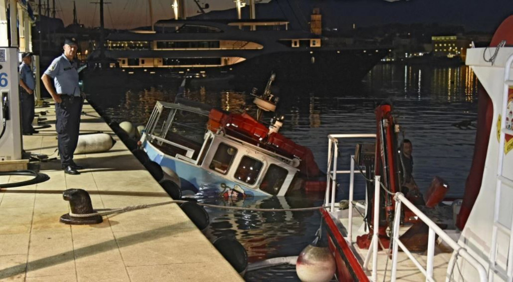 DRAMA U SPLITU Turistički brod dug 21 metar udario u Zapadnu obalu pa potonuo
