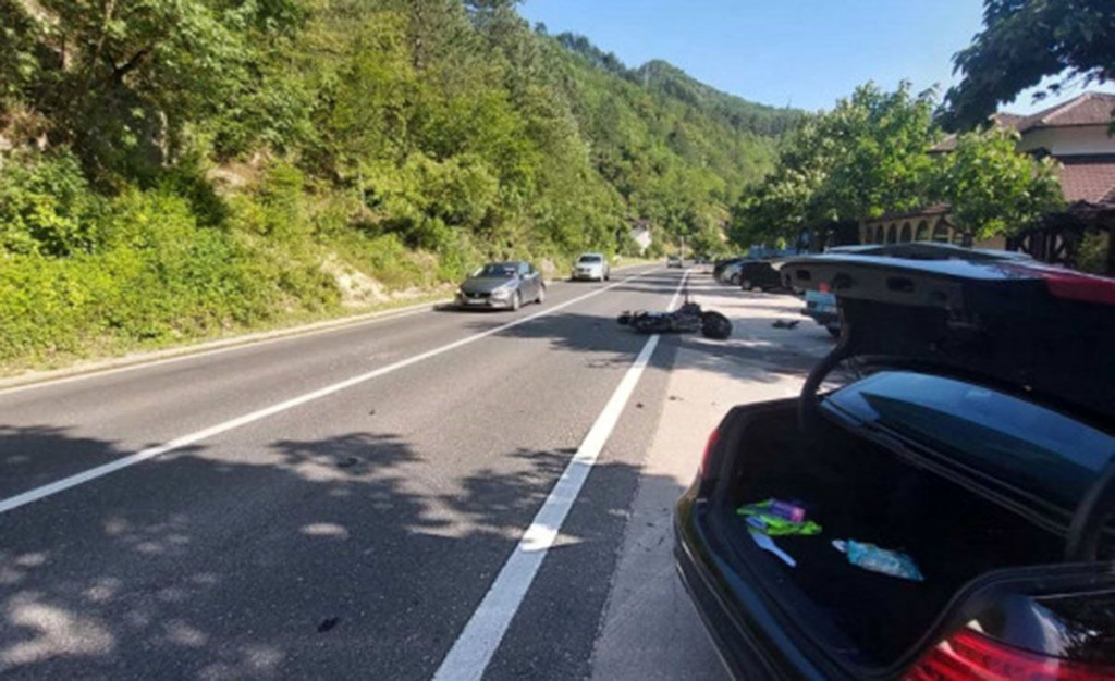 Teža nesreća na M-17, motociklist prebačen iz konjičke u sarajevsku bolnicu