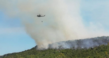 Aktivirao se požar između Čitluka i Čapljine, u pomoć stigao helikopter OS BiH