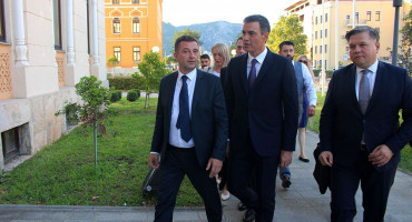 Premijer Španjolske dobio ključ Mostara, a onda je zbog njega nastao kaos u prometu