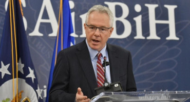 AMERIČKI VELEPOSLANIK BH. POLITIČARIMA 'U Daytonu nema ni slova o tome da trebate krasti'