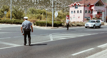GRAĐANSKA INTERAKCIJA Rekao policiji 'dobra večer, čobani', pa zaradio prekršajni nalog i noć proveo u zatvoru