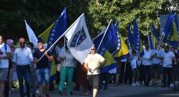 Prosvjedi u Sarajevu zbog Izbornog zakona, Bećirović i Kojović se naljutili zbog Džaferovića pa napustili skup