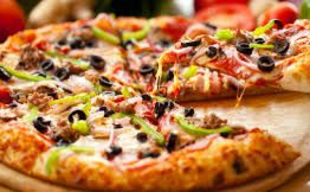 JUMBO PIZZA JUMBO CIJENE U pekari na Hvaru pizza je 500 kuna, uvijek posla imaju, a čovjek je neki dan kupio 20 komada