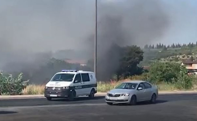 Više požara buknulo u Čapljini za manje od sat vremena, vatrogasci branili kuće i benzinsku crpku