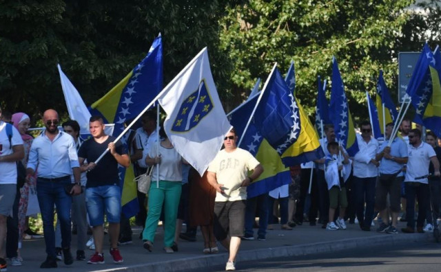 Prosvjedi u Sarajevu zbog Izbornog zakona, Bećirović i Kojović se naljutili zbog Džaferovića pa napustili skup