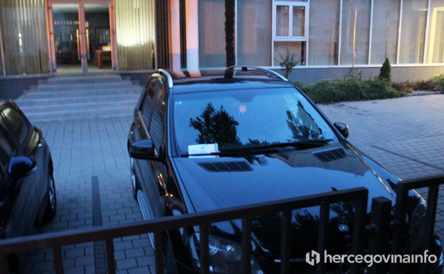 Zaplijenjeni Mercedes