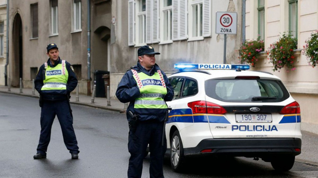 KRIJUMČARENJE I POTJERA Državljanin BiH bježao policiji, a onda se autom prevrnuo na krov