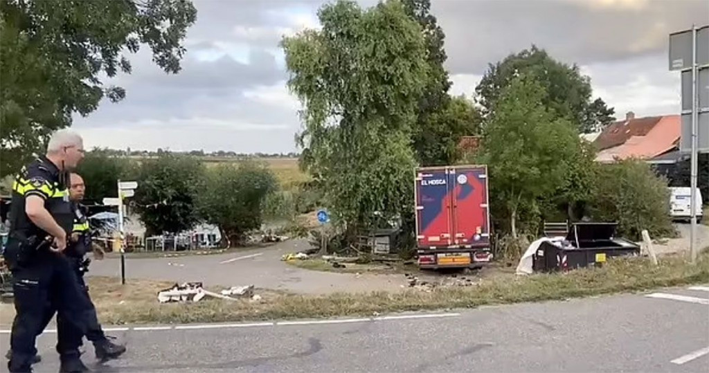 NIZOZEMSKA Kamion uletio među društvo koje je roštiljalo, šest je mrtvih