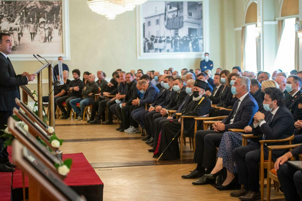 HVALA TI ZA SVE Majka i sinovi prvi su sahranjeni nakon masakra na Cetinju