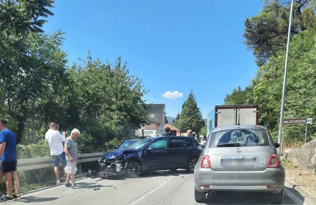 STOLAC Jedna osoba ozlijeđena u sudaru tri vozila