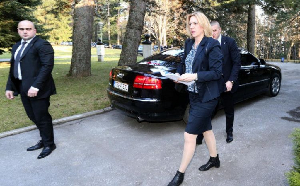 OD RANIJE POZNATA POLICIJI Identificirana osoba koja je napala službeno vozilo Željke Cvijanović u Mostaru