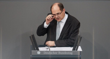 JOŠ 4 TJEDNA Nema naznaka da se išta radi na Schmidtovu ultimatumu oko izbornog zakona. Što će učiniti visoki predstavnik?