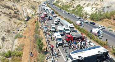 STRAHOVIT DVOSTRUKI SUDAR U TURSKOJ Među 16 poginulih su vatrogasci, djelatnici hitne pomoći i novinari