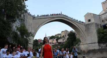 Zlatna Lana Pudar stigla u svoj Mostar, građani je dočekali ovacijama