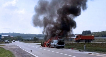 PREBAČENA U BEOGRAD NAKON TEŠKOG SUDARA Djevojčica, kojoj su poginule majka i sestra, zadobila opekotine na 70 posto tijela