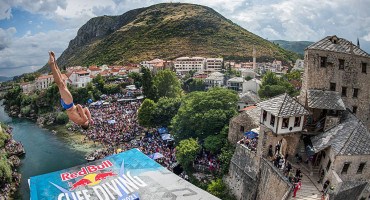 NOVA SEZONA Red Bull natjecatelji stigli u Mostar, tu je opet i vlak iz Sarajeva, a stiglo je i troje debitanata