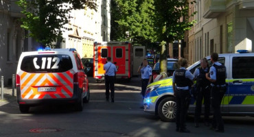 Mladić (16) krenuo nožem na policiju u Dortmundu, upucali ga pa preminuo u bolnici