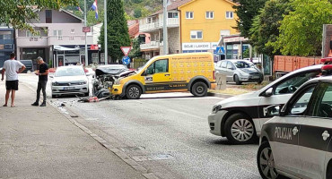 U Dubrovačkoj ulici sudar tri auta, najmanje jedna osoba ozlijeđena
