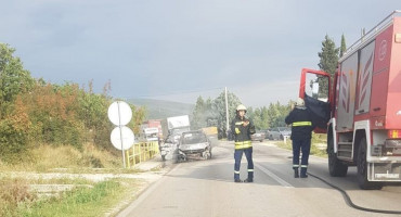zapaljen automobil