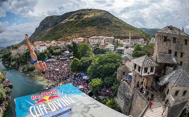 NOVA SEZONA Red Bull natjecatelji stigli u Mostar, tu je opet i vlak iz Sarajeva, a stiglo je i troje debitanata