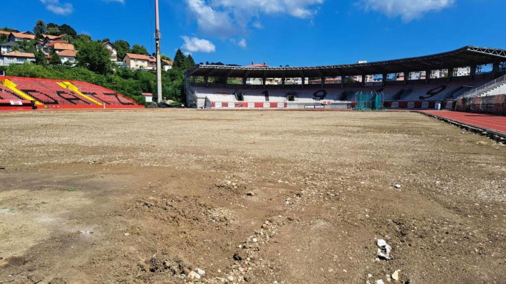 OPET PROBLEMI SA STADIONOM U Tuzli radovi počeli prije 75 dana, dosad se samo skinula trava